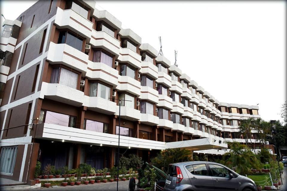 ג'אבלפור Hotel Samdareeya Pvt Ltd מראה חיצוני תמונה