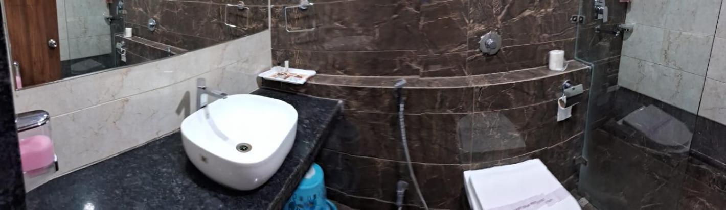 ג'אבלפור Hotel Samdareeya Pvt Ltd מראה חיצוני תמונה