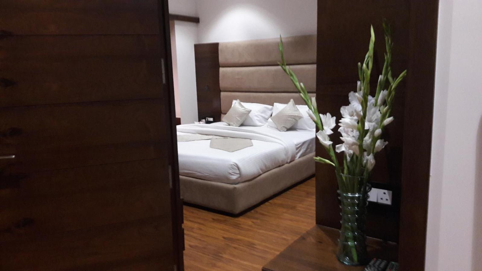 ג'אבלפור Hotel Samdareeya Pvt Ltd מראה חיצוני תמונה